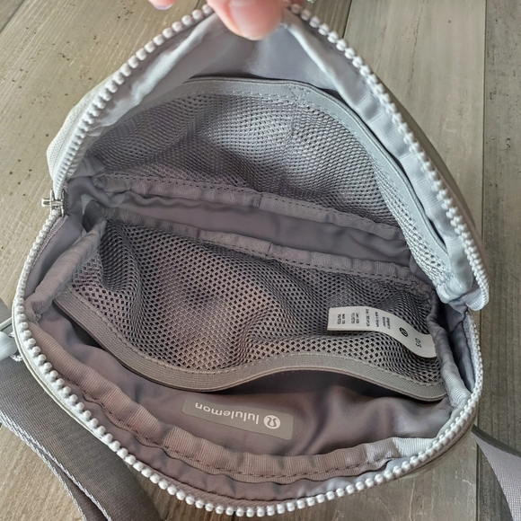 lululemon athletica everywhere belt bag silver drop one size guc - Picture 5 of 16